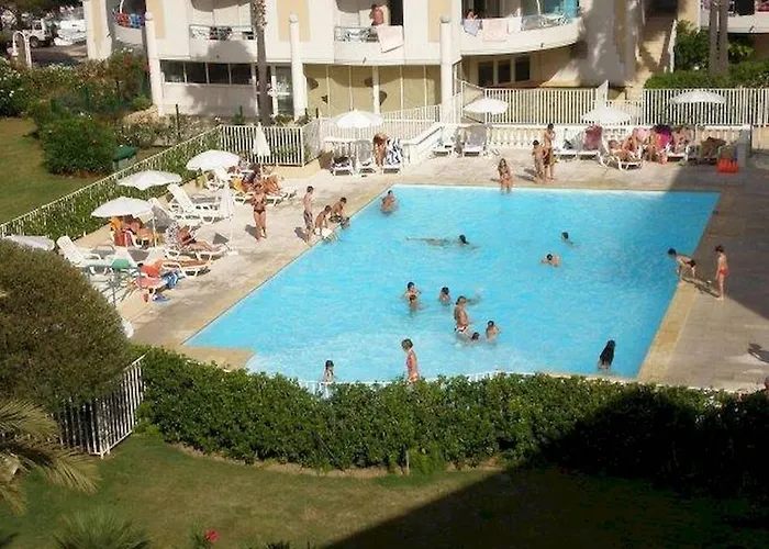 Frejus Le Cesaree Location De Vacances Parking Piscine Terrasse Wifi