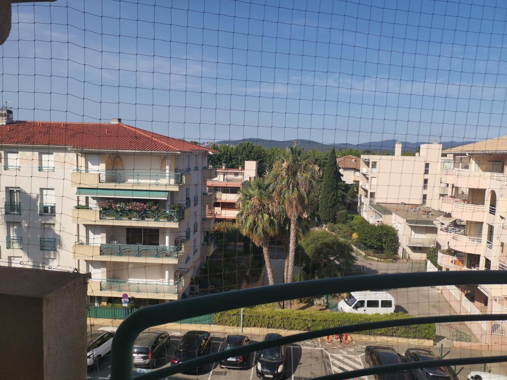 Appartement Le Cesaree Location De Parking Piscine Terrasse Wifi Fréjus